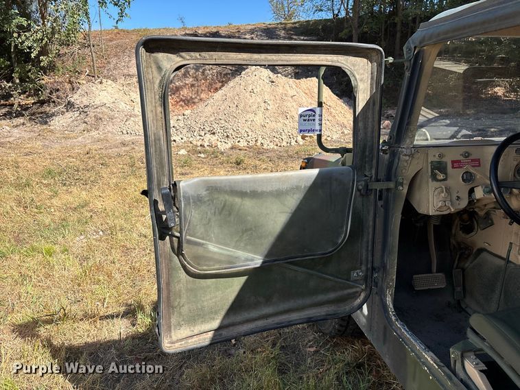 image for item FG0683 AM General HMMWV SUV