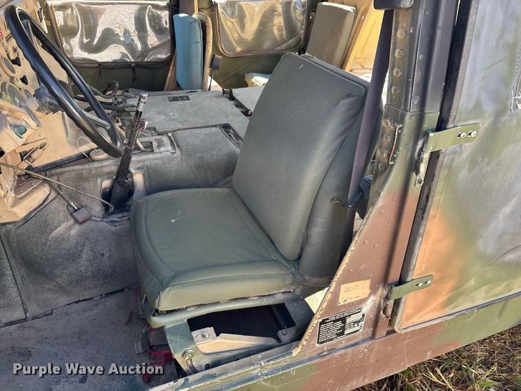 image for item FG0683 AM General HMMWV SUV