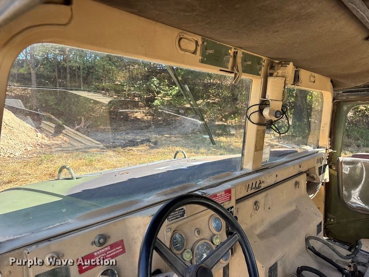 image for item FG0683 AM General HMMWV SUV