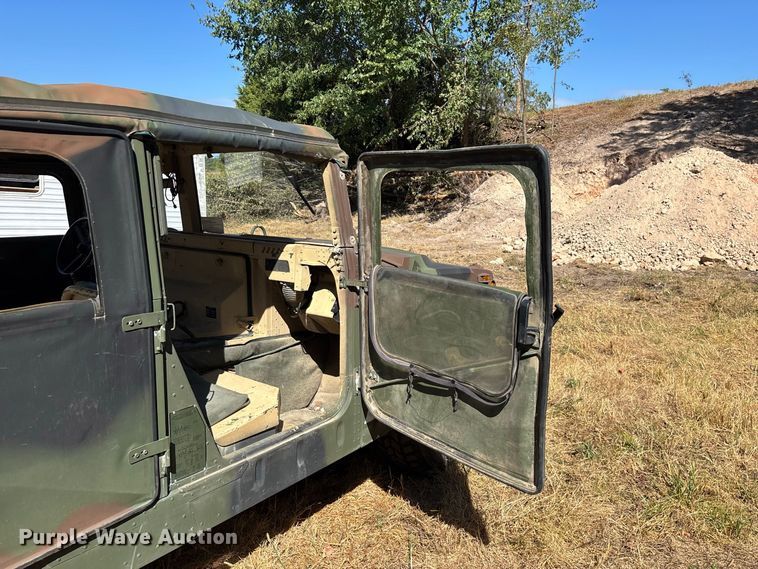 image for item FG0683 AM General HMMWV SUV