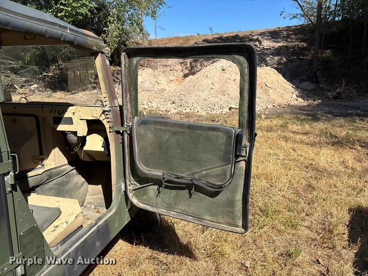 image for item FG0683 AM General HMMWV SUV