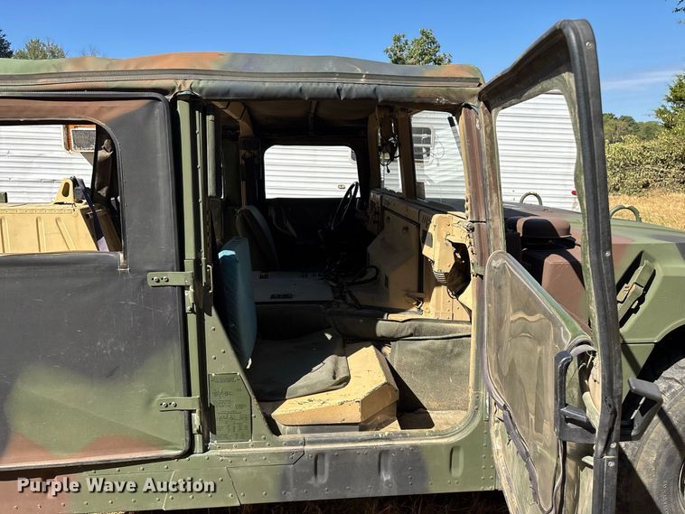 image for item FG0683 AM General HMMWV SUV