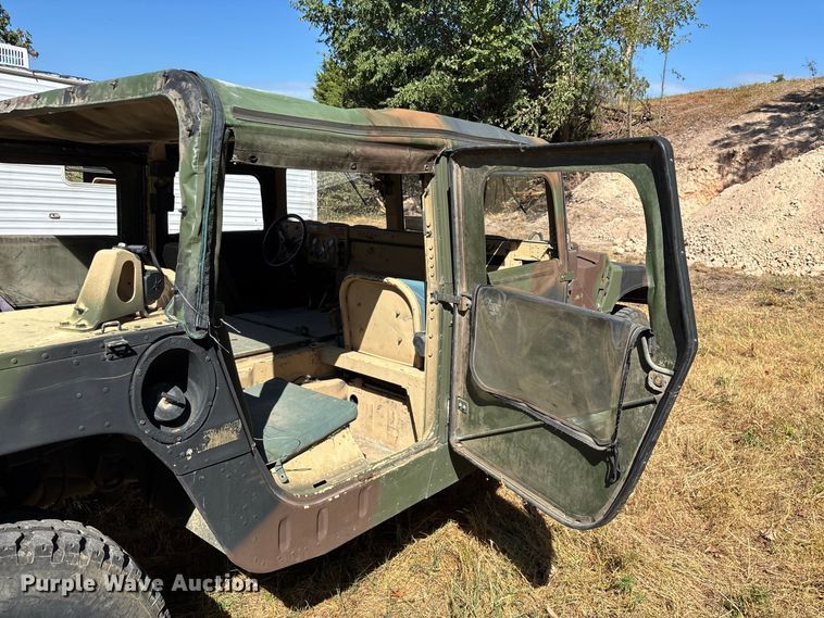image for item FG0683 AM General HMMWV SUV