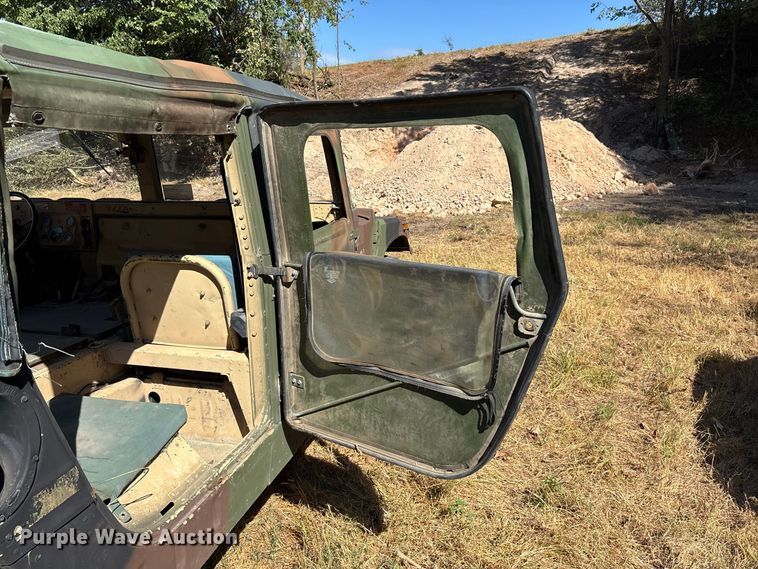 image for item FG0683 AM General HMMWV SUV