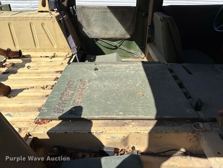 image for item FG0683 AM General HMMWV SUV