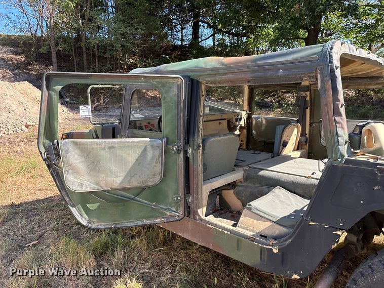 image for item FG0683 AM General HMMWV SUV