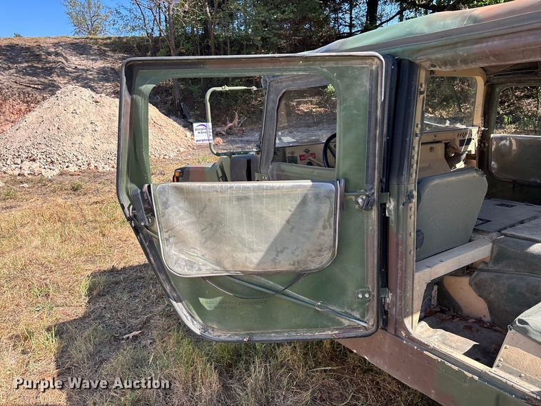 image for item FG0683 AM General HMMWV SUV