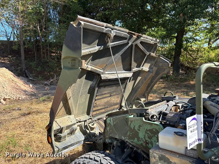 image for item FG0683 AM General HMMWV SUV
