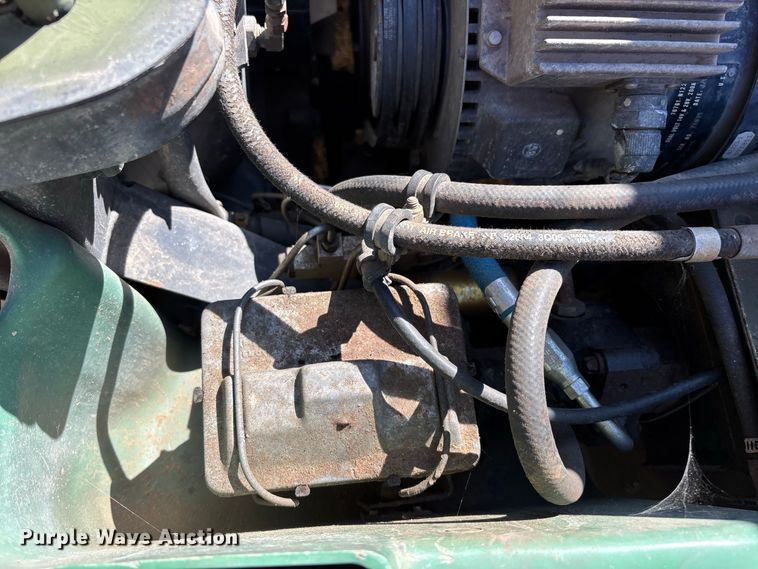 image for item FG0683 AM General HMMWV SUV