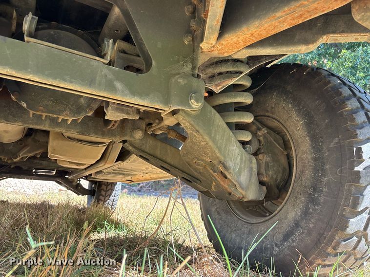 image for item FG0683 AM General HMMWV SUV