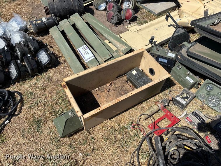 image for item FG0685 Military Humvee parts