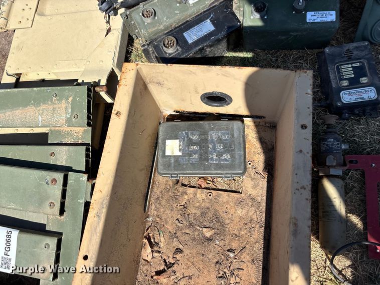 image for item FG0685 Military Humvee parts