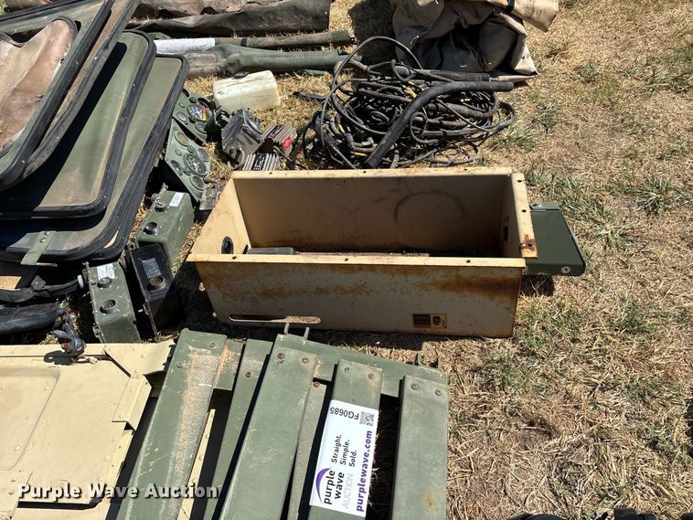 image for item FG0685 Military Humvee parts
