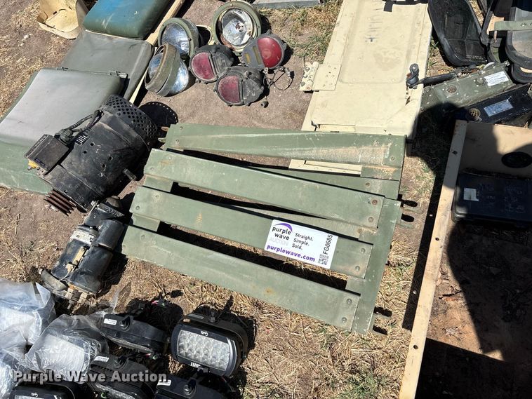 image for item FG0685 Military Humvee parts