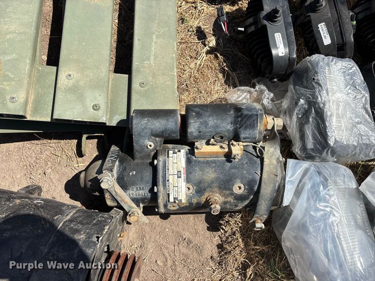 image for item FG0685 Military Humvee parts