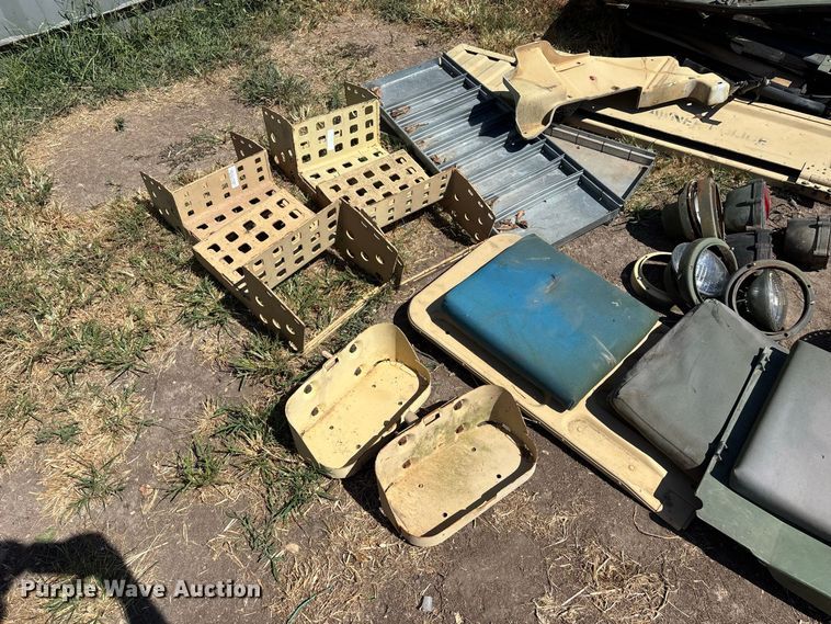 image for item FG0685 Military Humvee parts