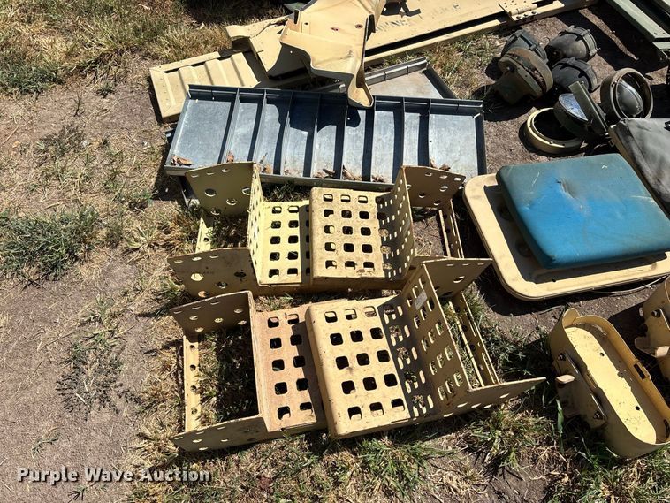 image for item FG0685 Military Humvee parts