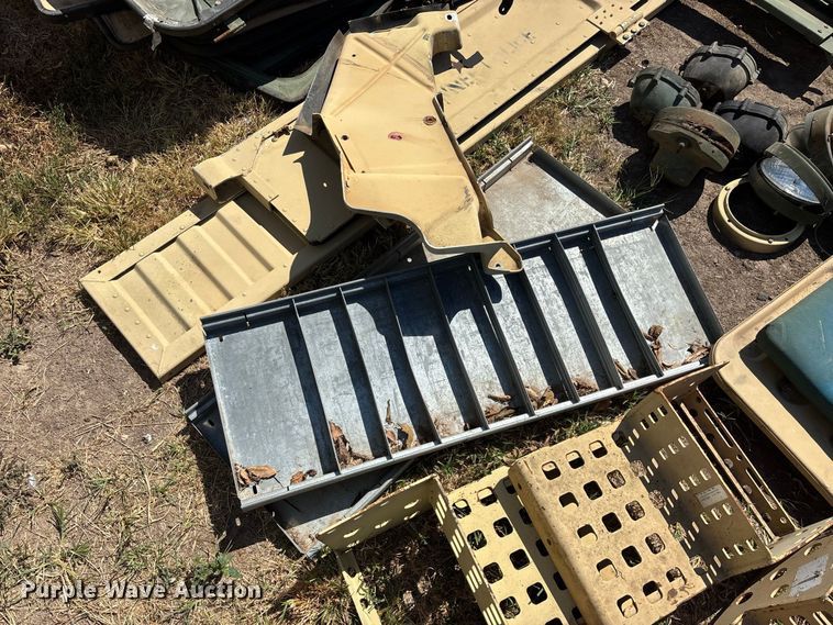 image for item FG0685 Military Humvee parts