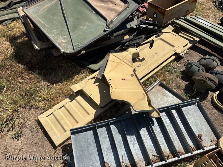 image for item FG0685 Military Humvee parts