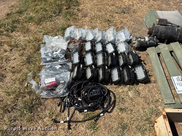 image for item FG0685 Military Humvee parts