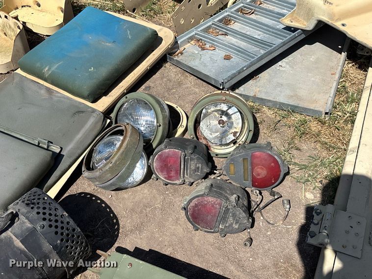 image for item FG0685 Military Humvee parts