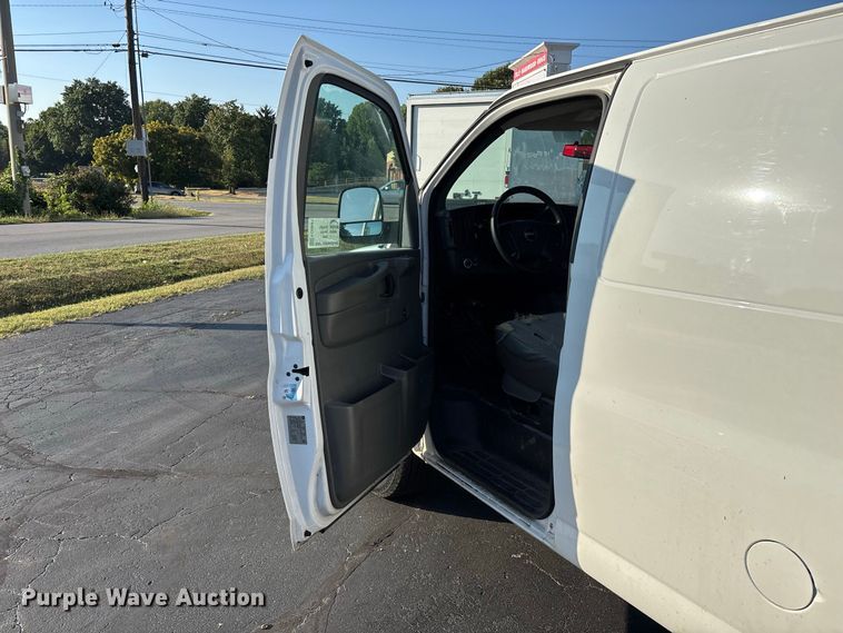 image for item FG0691 2013 GMC Savana 1500 van