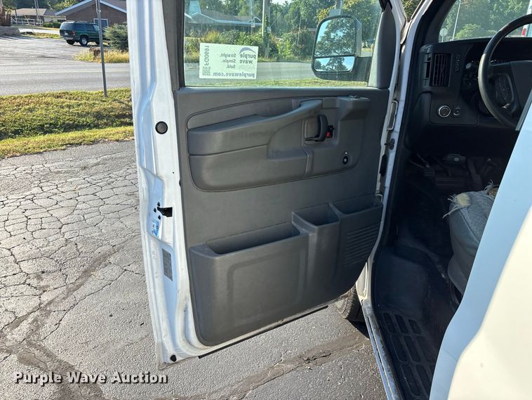 image for item FG0691 2013 GMC Savana 1500 van