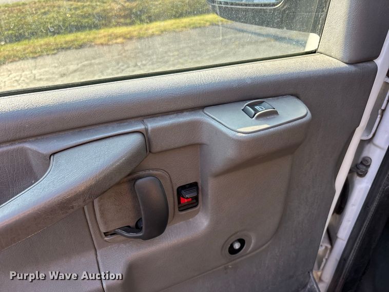 image for item FG0691 2013 GMC Savana 1500 van