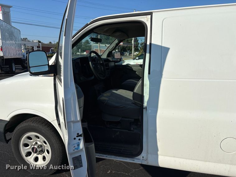 image for item FG0691 2013 GMC Savana 1500 van