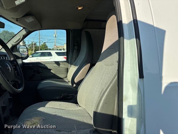 image for item FG0691 2013 GMC Savana 1500 van