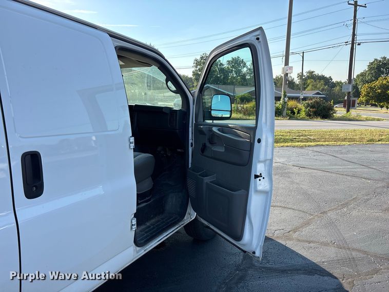 image for item FG0691 2013 GMC Savana 1500 van