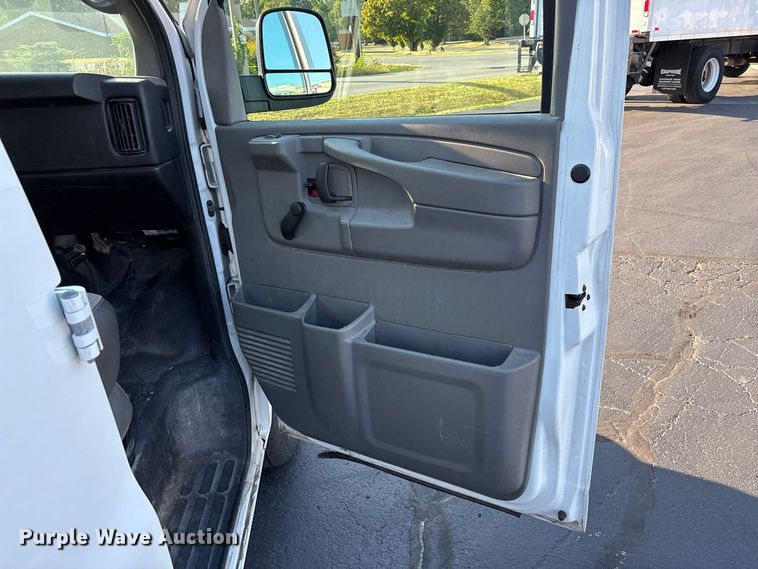 image for item FG0691 2013 GMC Savana 1500 van