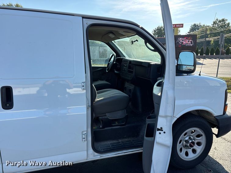 image for item FG0691 2013 GMC Savana 1500 van