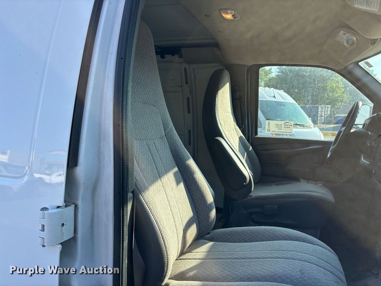 image for item FG0691 2013 GMC Savana 1500 van