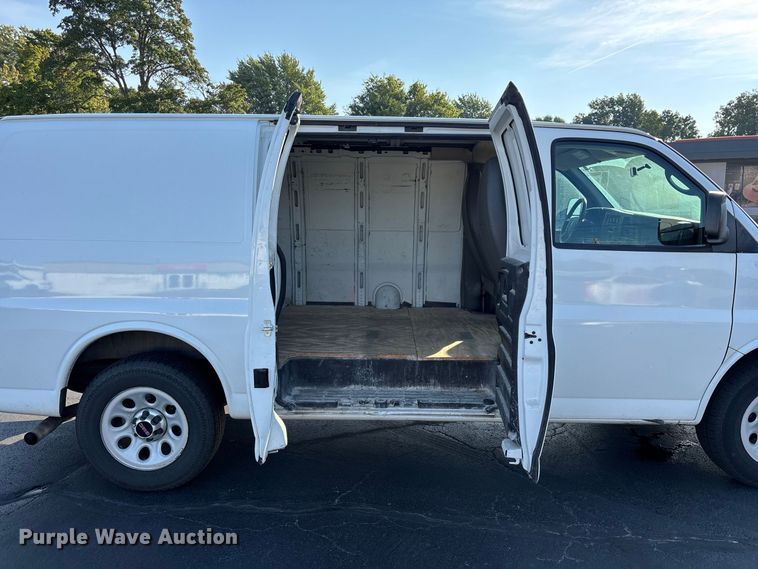 image for item FG0691 2013 GMC Savana 1500 van