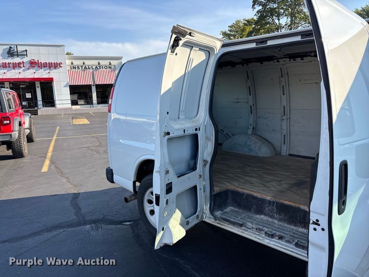 image for item FG0691 2013 GMC Savana 1500 van