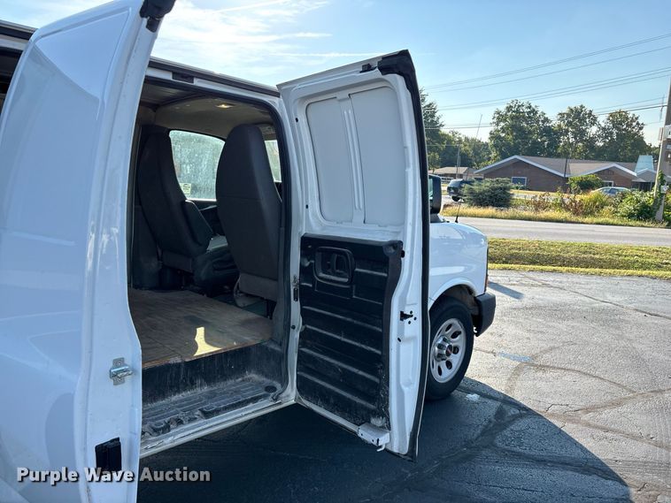 image for item FG0691 2013 GMC Savana 1500 van
