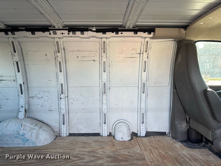 image for item FG0691 2013 GMC Savana 1500 van