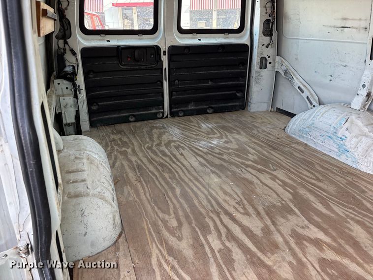 image for item FG0691 2013 GMC Savana 1500 van