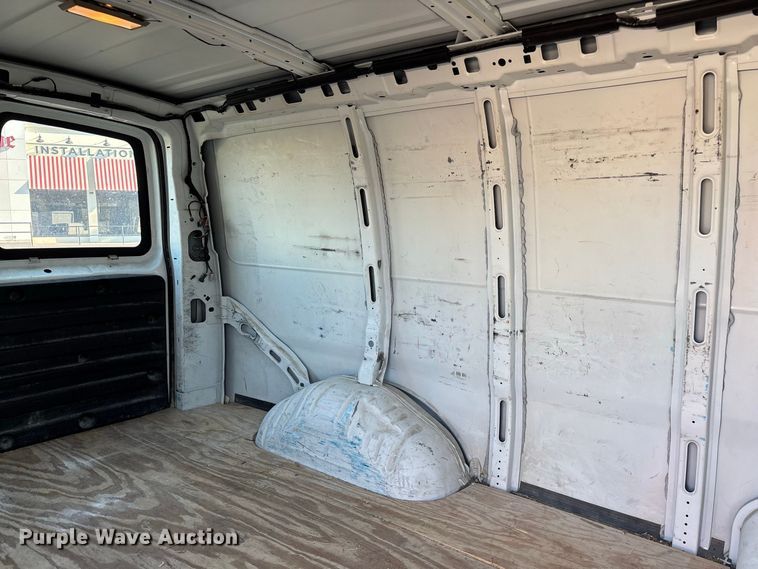 image for item FG0691 2013 GMC Savana 1500 van