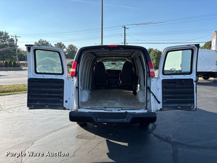 image for item FG0691 2013 GMC Savana 1500 van