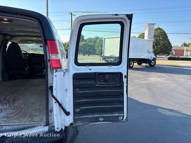 image for item FG0691 2013 GMC Savana 1500 van