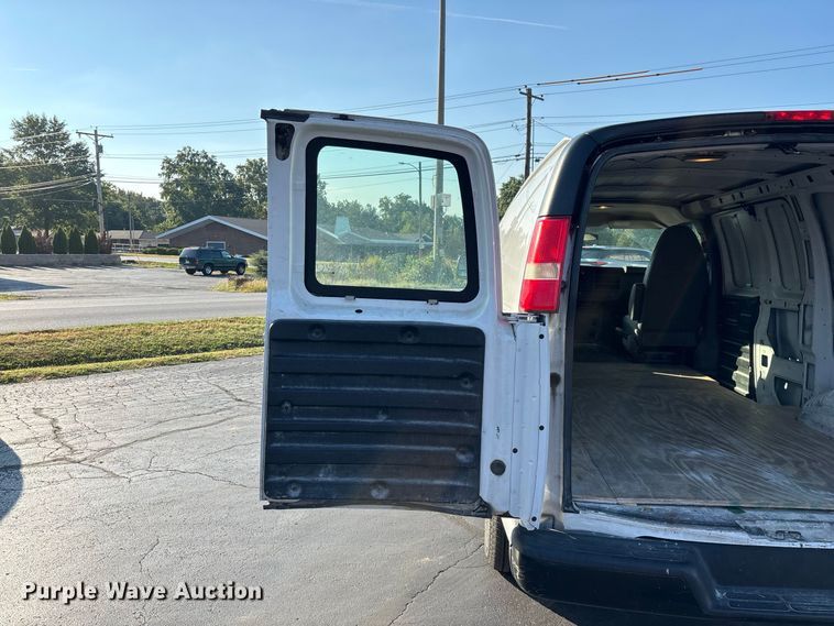 image for item FG0691 2013 GMC Savana 1500 van