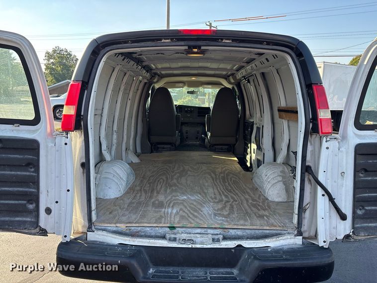 image for item FG0691 2013 GMC Savana 1500 van