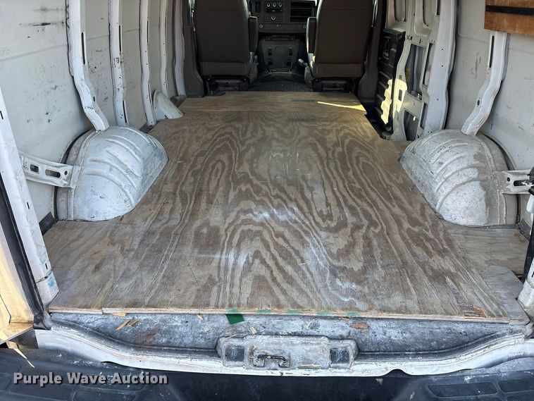 image for item FG0691 2013 GMC Savana 1500 van