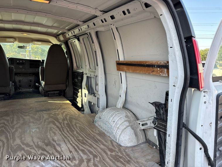 image for item FG0691 2013 GMC Savana 1500 van