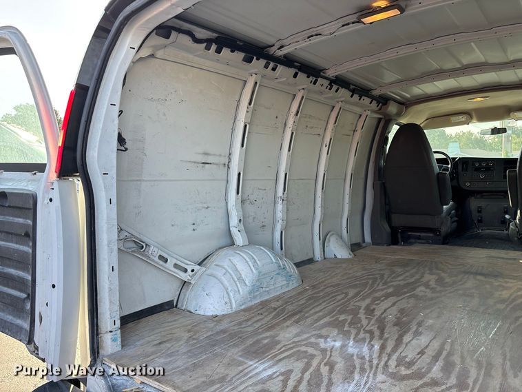 image for item FG0691 2013 GMC Savana 1500 van