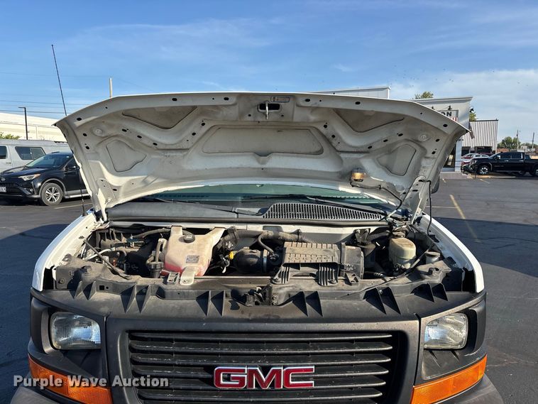 image for item FG0691 2013 GMC Savana 1500 van