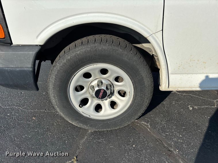 image for item FG0691 2013 GMC Savana 1500 van