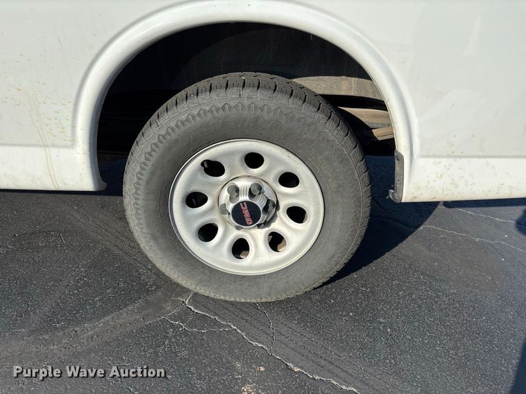 image for item FG0691 2013 GMC Savana 1500 van